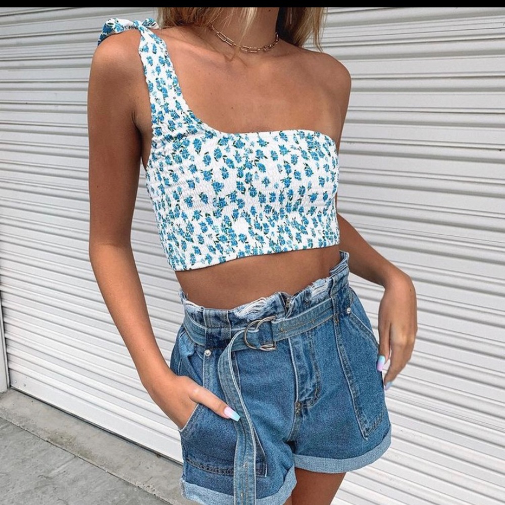 One shoulder top